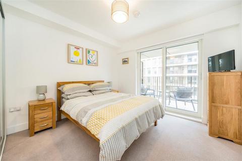 1 bedroom flat for sale, Cleevedale Place, London SW4