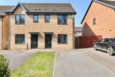 2 bedroom semi-detached house for sale, Middlesex Road, Hull