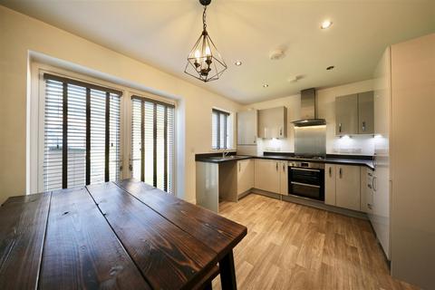 2 bedroom semi-detached house for sale, Middlesex Road, Hull