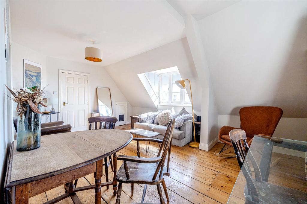 Sitting/Dining Room