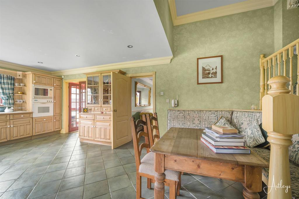 Kitchen/Breakfast Room