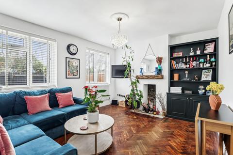 45 Gifford Gardens, London, W7 3AS