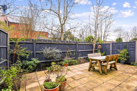 45 Gifford Gardens, London, W7 3AS