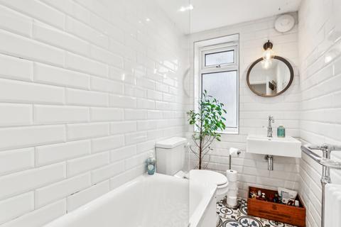 45 Gifford Gardens, London, W7 3AS