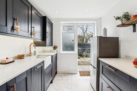 45 Gifford Gardens, London, W7 3AS
