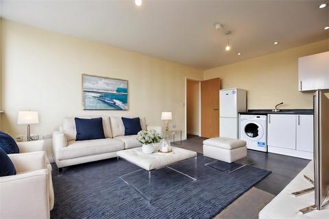 2 bedroom flat to rent, Burleys Way, Leicester