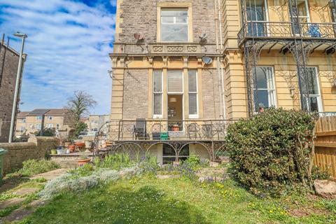2 bedroom flat for sale, South Road, Hillside - Superb Ground Floor Garden Flat