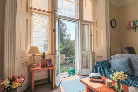 2 bedroom flat for sale, South Road, Hillside - Superb Ground Floor Garden Flat