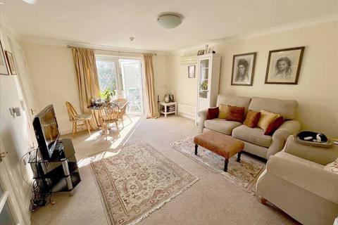 2 bedroom retirement property for sale, High Street, Bushey, WD23.
