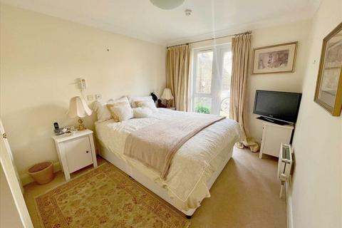 2 bedroom retirement property for sale, High Street, Bushey, WD23.