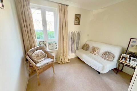 2 bedroom retirement property for sale, High Street, Bushey, WD23.
