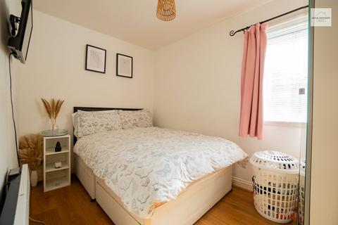 1 bedroom flat for sale, Hickory Close, London N9