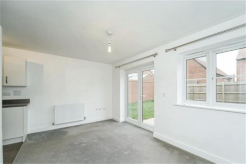 4 bedroom semi-detached house to rent, Bedford MK40