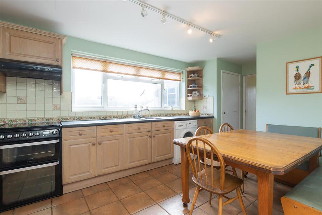 Kitchen 1.jpg