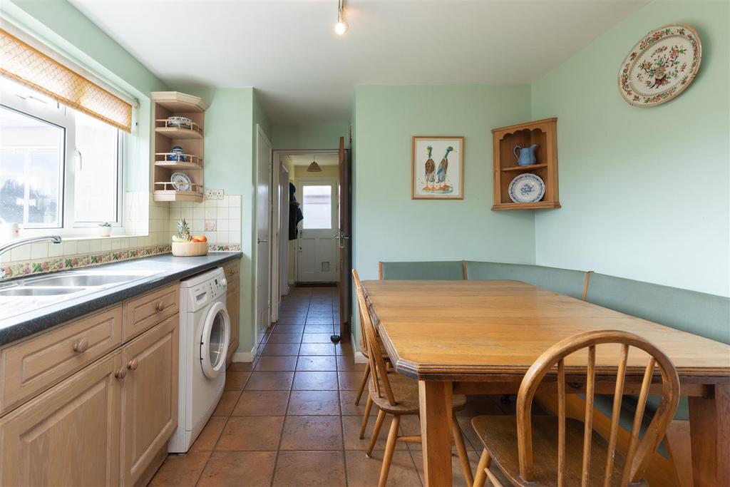 Kitchen 2.jpg