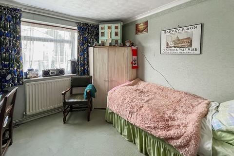 32 Ambersham Crescent, East Preston, Littlehampton, BN16 1AH