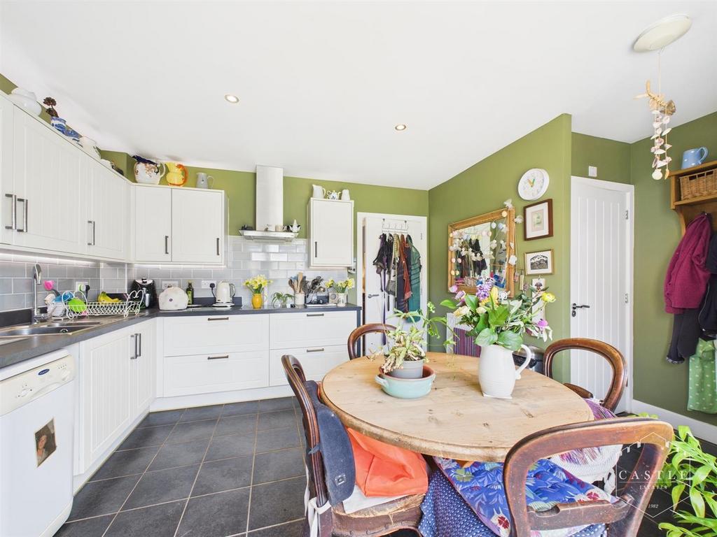 Dining kitchen