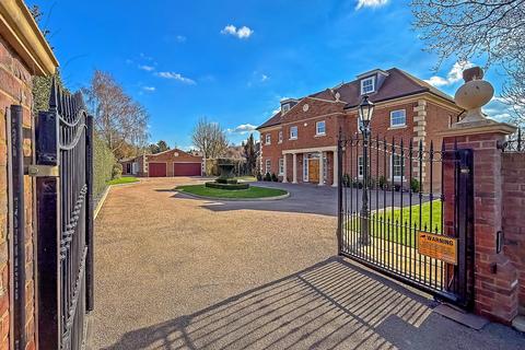 7 bedroom detached house for sale, Todds Green, Stevenage, Hertfordshire, SG1