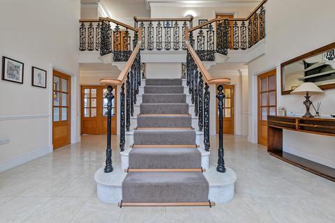 7 bedroom detached house for sale, Todds Green, Stevenage, Hertfordshire, SG1