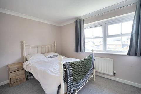 34 Felstead Crescent, Stansted, CM24 8UX