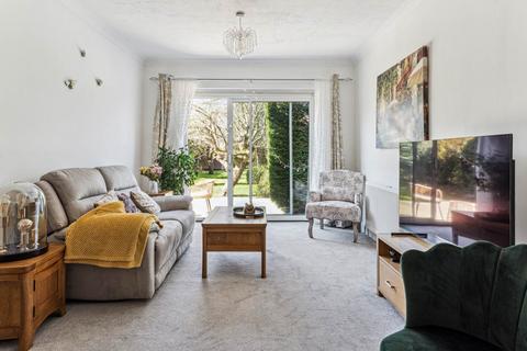 undefined, Little Bushey Lane, Bushey