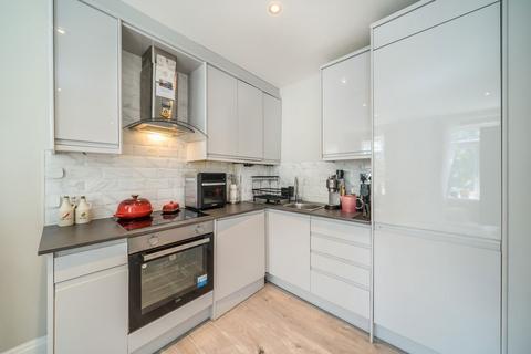 2 bedroom maisonette to rent, Lyveden Road, London SW17