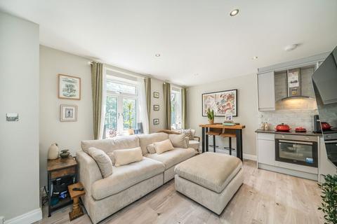 2 bedroom maisonette to rent, Lyveden Road, London SW17