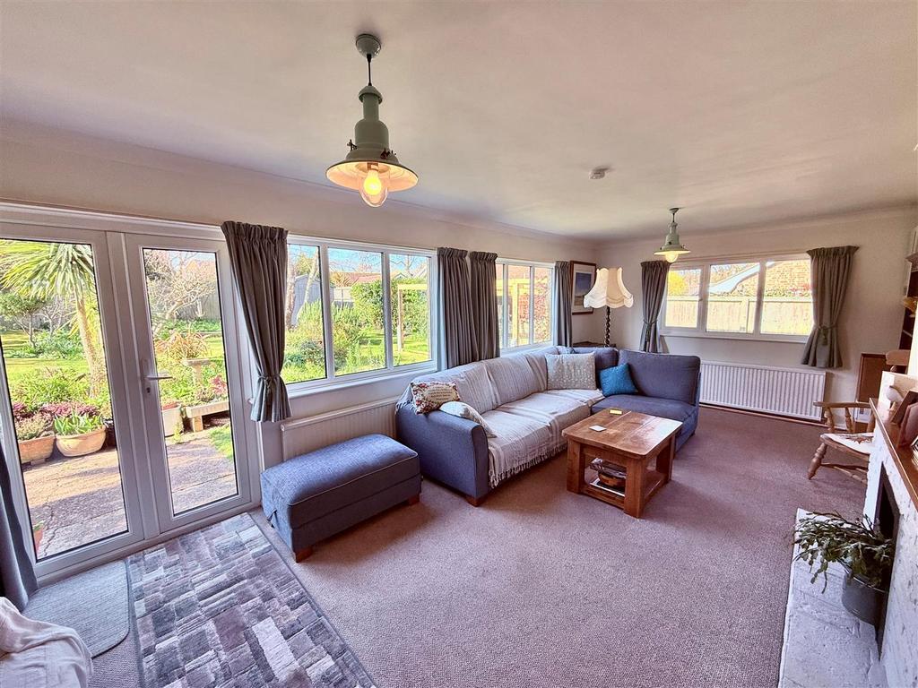 Living Room 1.jpg