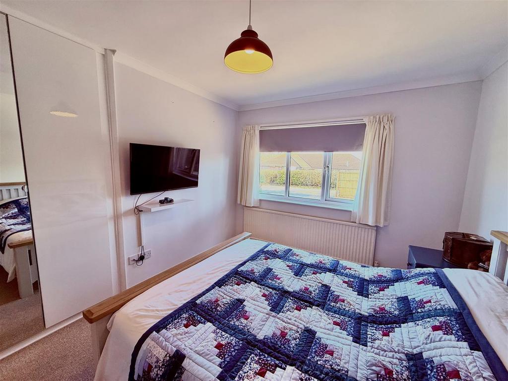 Bed 1.jpg