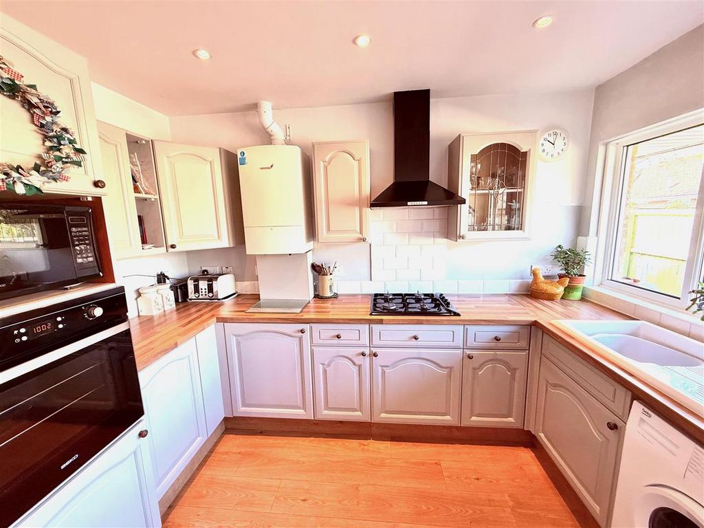 Kitchen 1.jpg