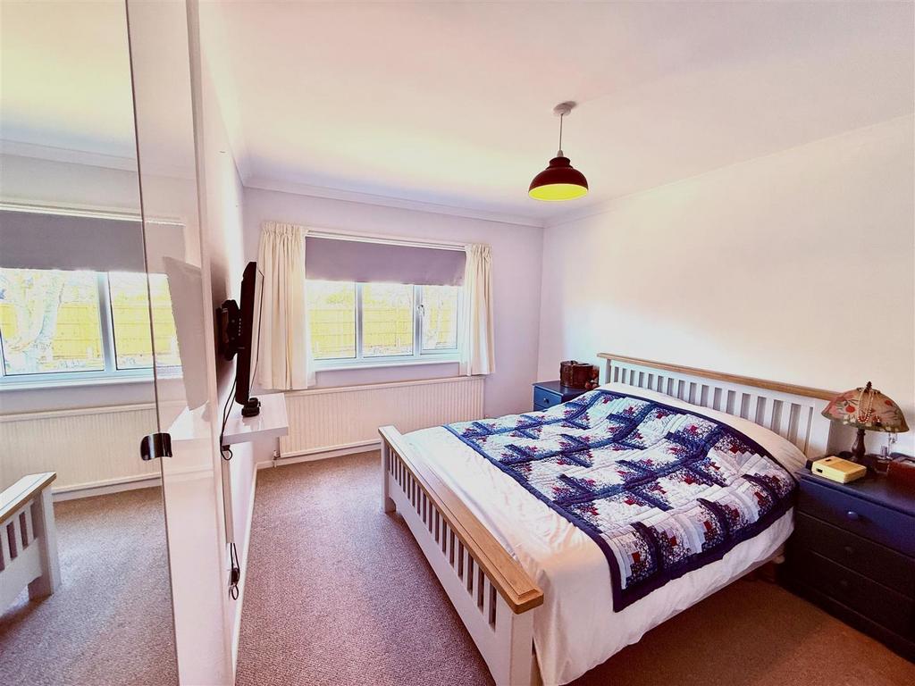 Bedroom 1.jpg