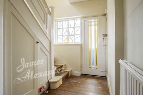 17 Christian Fields, London, SW16 3JY