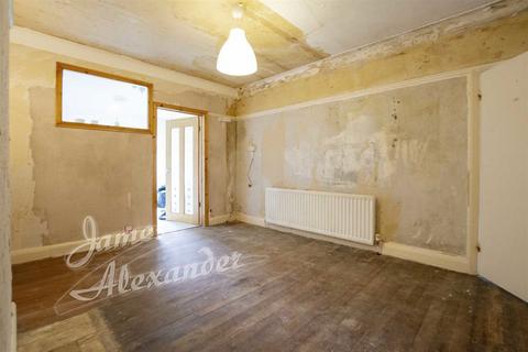 17 Christian Fields, London, SW16 3JY