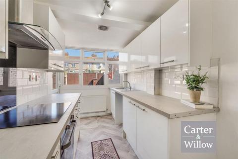 3 bedroom terraced house for sale, New Road, Essex