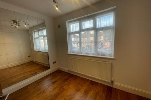 2 bedroom maisonette to rent, Draycott Avenue, Harrow HA3