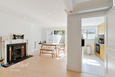 1 bedroom apartment for sale, Sandringham Road, LONDON E8