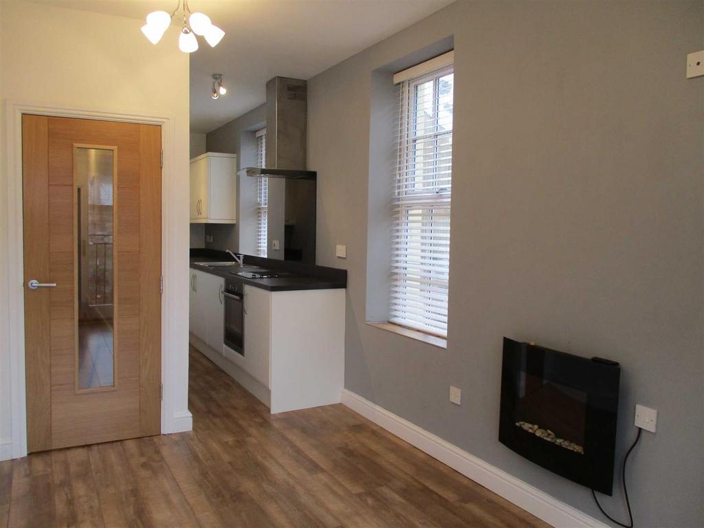Open plan lounge/kitchen