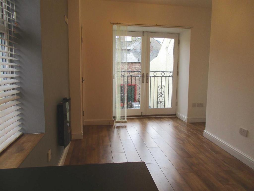 Open plan lounge/kitchen