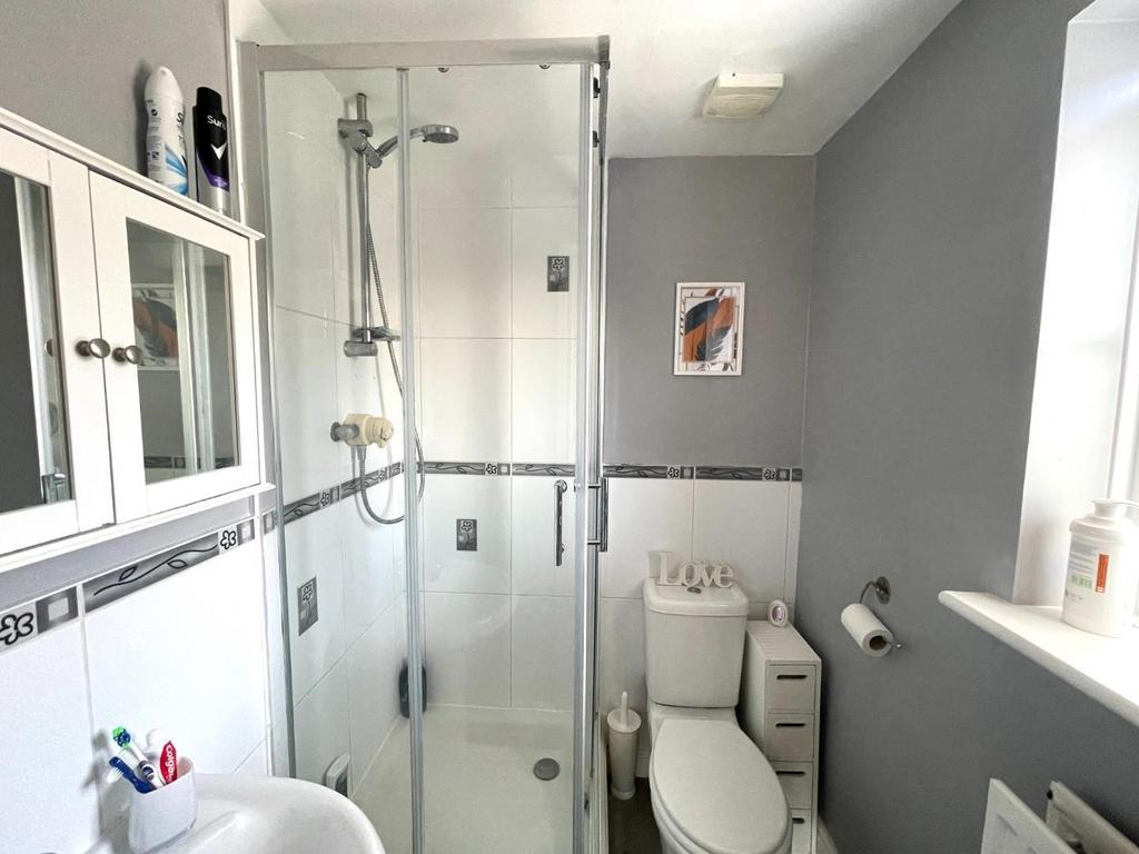 Ensuite.JPG