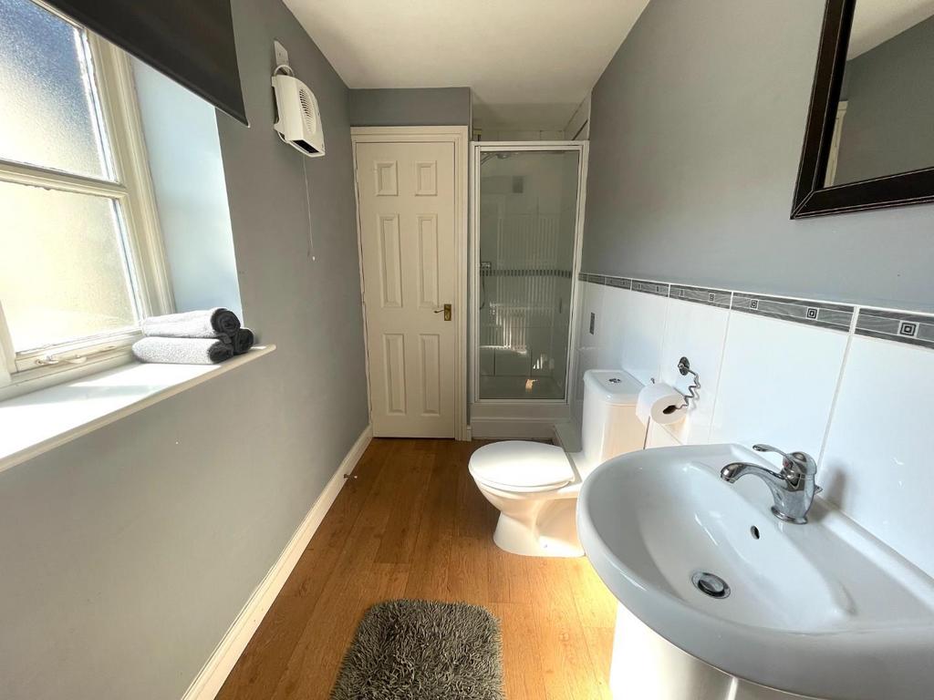 Shower Room.JPG