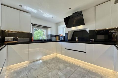 Dryleaze Bath Road, Saltford, Bristol, BS31 3JT