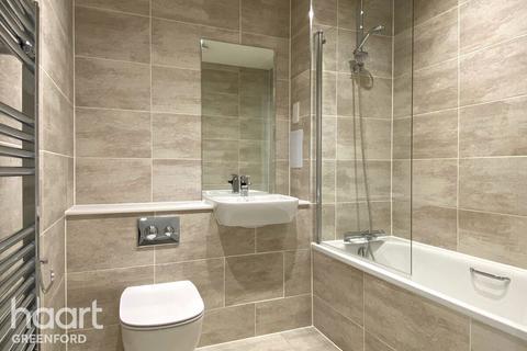 2 bedroom apartment for sale, Kingsbridge Crescent, Southall