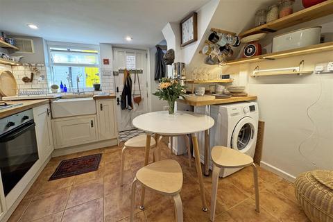 19 Brighton Road, Godalming, GU7 1NT