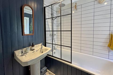 19 Brighton Road, Godalming, GU7 1NT