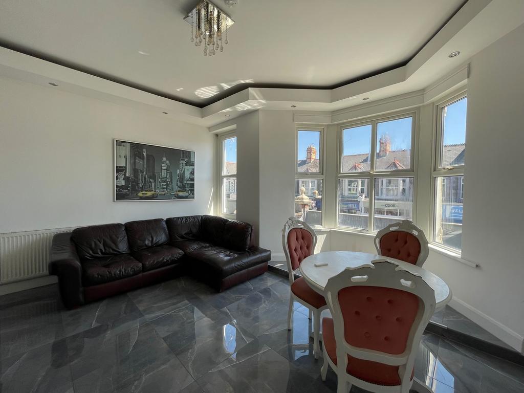 Wellfield Road, Cardiff, CF24 3 bed apartment - £1,700 pcm (£392 pw)