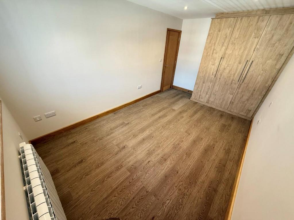 Bedroom 1 pt 2.jpg