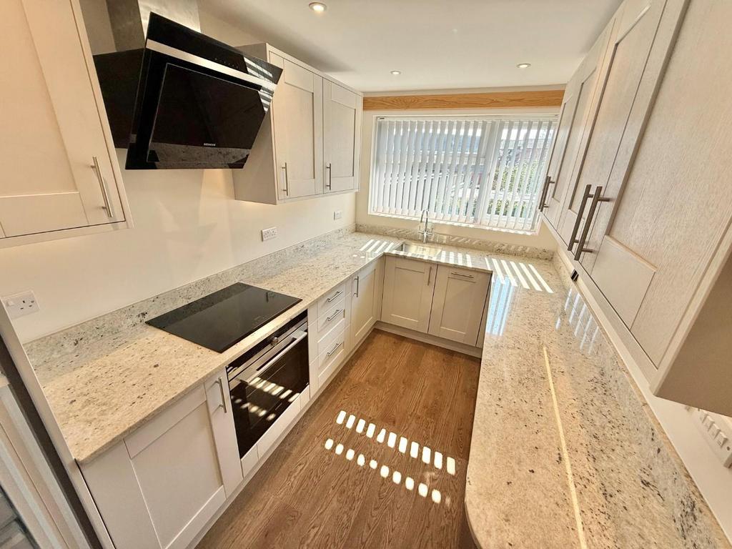 Kitchen 2.jpg