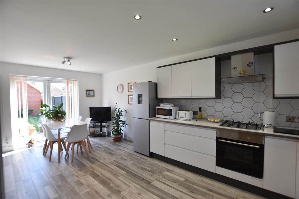 Dining kitchen