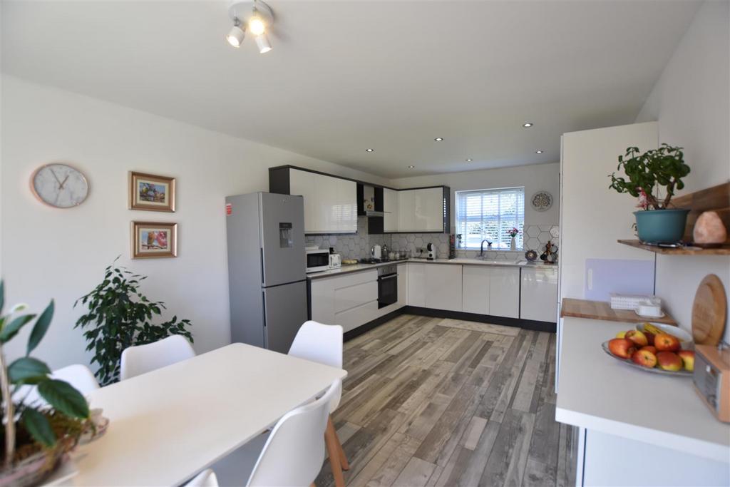 Dining kitchen