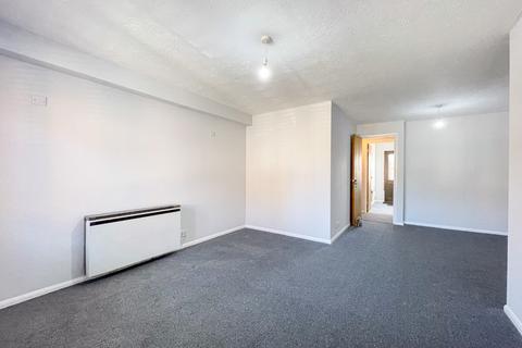 1 bedroom ground floor flat for sale, Maypole Road, Gravesend, Kent, DA12